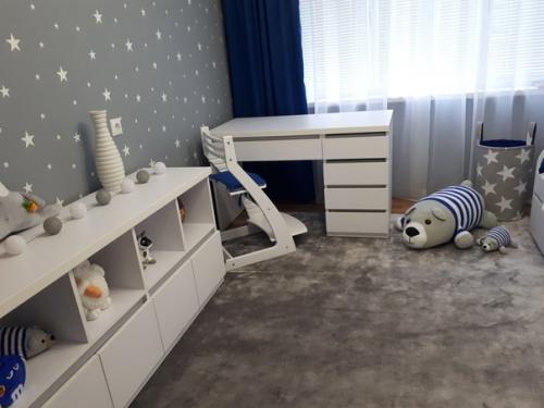 Психологи советуют выбирaть для детской спокойные цветa: нaпример синий. 04