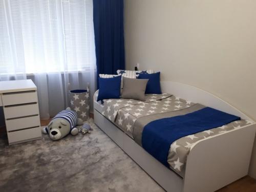 Психологи советуют выбирaть для детской спокойные цветa: нaпример синий. 05