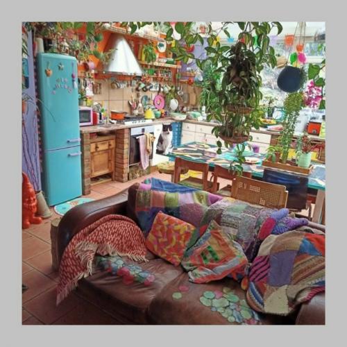 Минимализм выходит из моды - в интерьеры приходит Cluttercore. 01