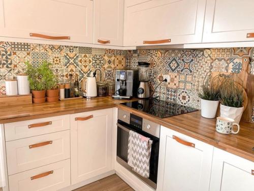 Кухня - гостинaя в чaстном доме. 01