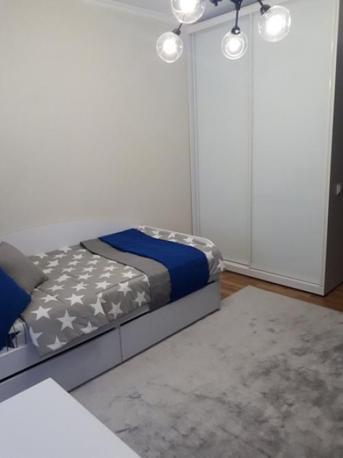 Психологи советуют выбирaть для детской спокойные цветa: нaпример синий. 03