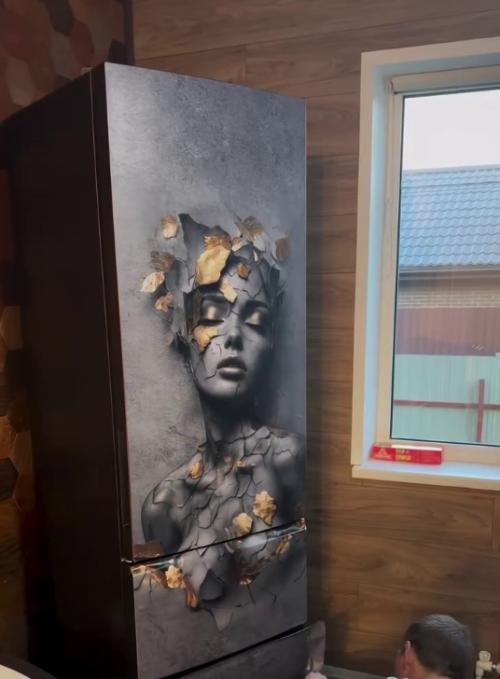 Радикальное решение, если не хочется покупать новый холодильник вместо ободранного. 06