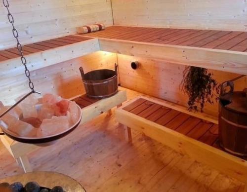 Мы используем дерево в интерьере бани. 04