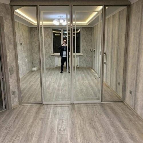 Гардероб, который по площади сравняется с некоторыми спальнями.