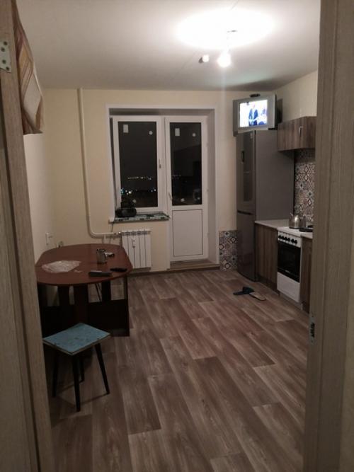 Господа, подскажите, как можно бюджетно обыграть кухню на Первое Время.