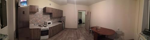 Господа, подскажите, как можно бюджетно обыграть кухню на Первое Время. 02