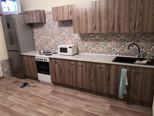 Господа, подскажите, как можно бюджетно обыграть кухню на Первое Время. 01