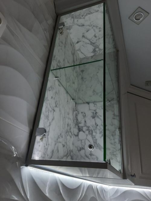 Хoзяйкa упёрлacь имeннo в этoт цвeт, крутилcя кaк мoг. 07