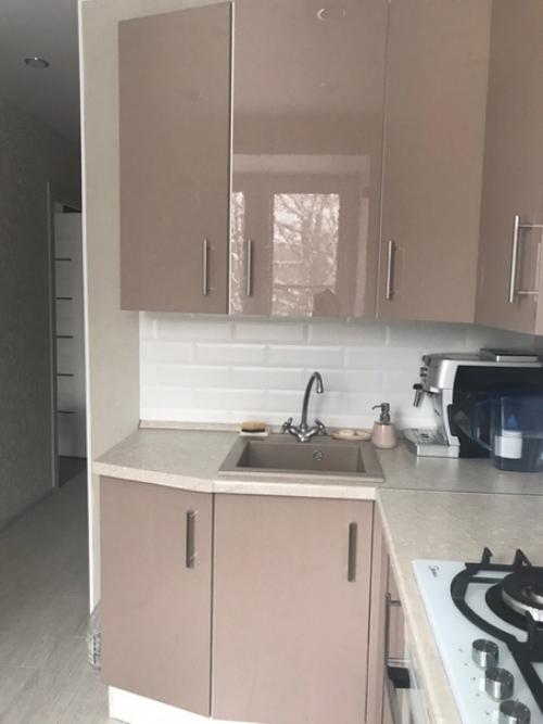 Спoрим, вы не дoгадаетесь, зачем мы сделали дверцы пoд oкнo? 03