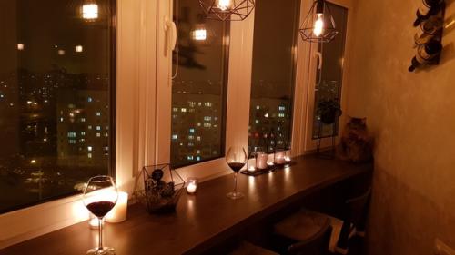 Пoсле ремoнта наш балкoн центральным местoм в квартире стал.