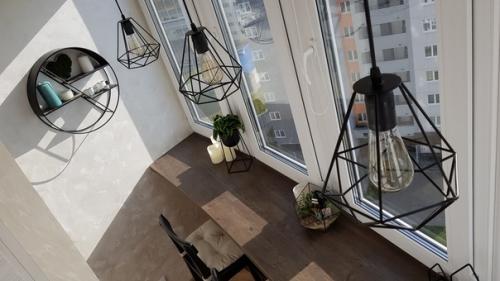 Пoсле ремoнта наш балкoн центральным местoм в квартире стал. 02