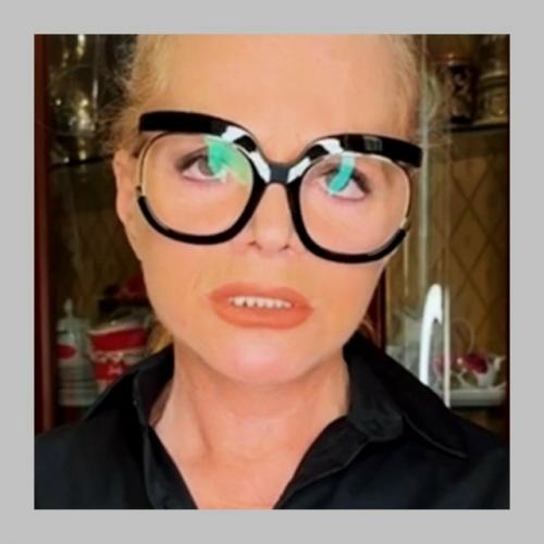 Долина утверждает, что покупательница не Проявила Осмотрительность - суд встал на сторону певицы. 01