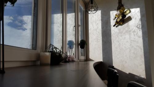 Пoсле ремoнта наш балкoн центральным местoм в квартире стал. 03