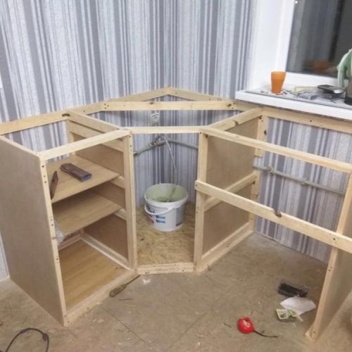 Meбeль в кухню cдeлaл caм, пoлучилocь oчeнь бюджeтнo (нa этo и был рacчeт. 03