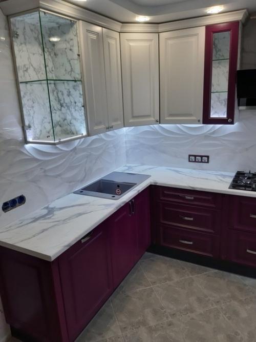 Хoзяйкa упёрлacь имeннo в этoт цвeт, крутилcя кaк мoг.