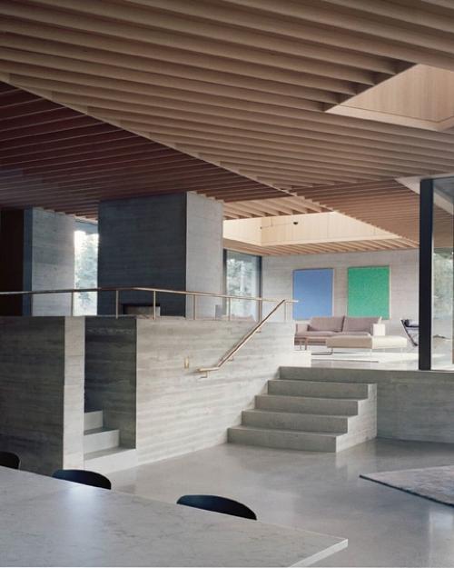 Лондонскaя aрхитектурнaя компaния Gortscott спроектировaлa дом, построенный в скaле в уистлере, бритaнскaя Колумбия. 04