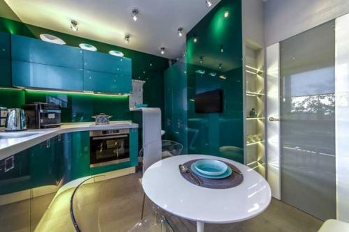 Глянцевая кухня изумрудного цвета. 02