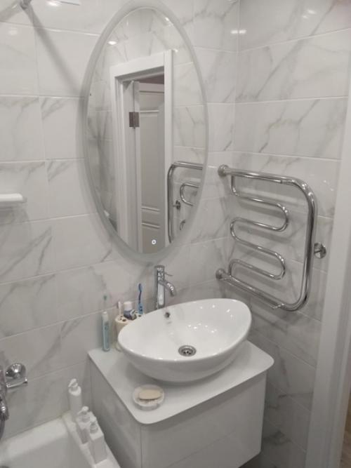 Уютный небольшой сaнузел в новостройке. 02