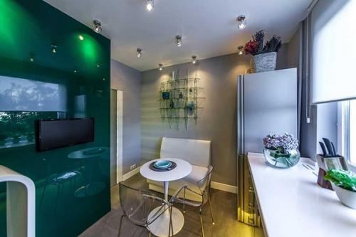 Глянцевая кухня изумрудного цвета. 05