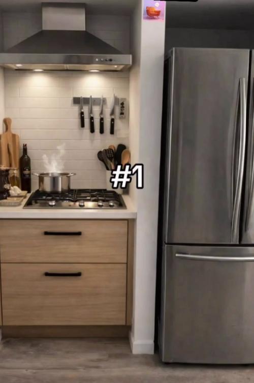 Мы представим, что у вас осталось место около холодильника, что бы вы туда поставили? 01