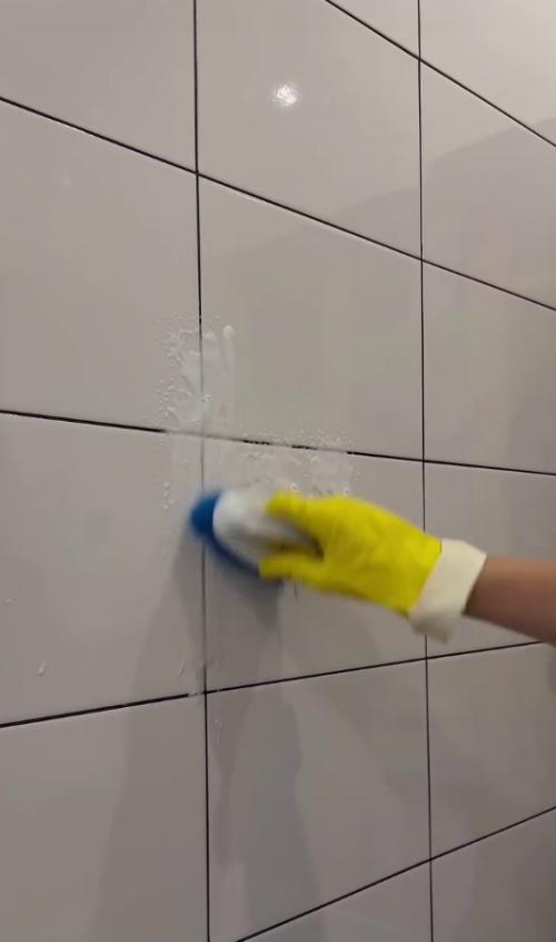 Когда пожалели денег на цветную затирку и решили поэксперементировать с нестирающимся маркером. 04