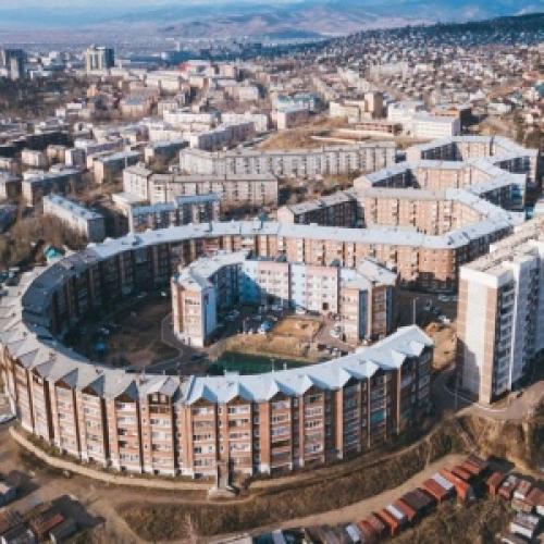 ЖК Пентагон в Улан-Удэ.  Изначально проект планировали построить в форме аббревиатуры Ссср, но что-то пошло не так. 02