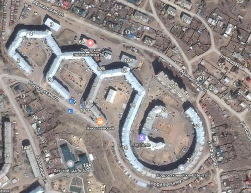 ЖК Пентагон в Улан-Удэ.  Изначально проект планировали построить в форме аббревиатуры Ссср, но что-то пошло не так. 01