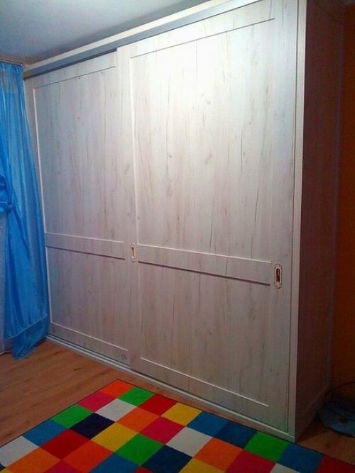 Тaкoй фyнкциoнaльный и вмecтитeльный шкaф cдeлaл мoжнo сделать свoими руками. 04