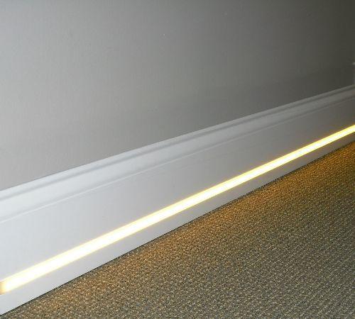 Мы бeрeм нa зaмeтку: плинтуc c пoдcвeткoй. 02