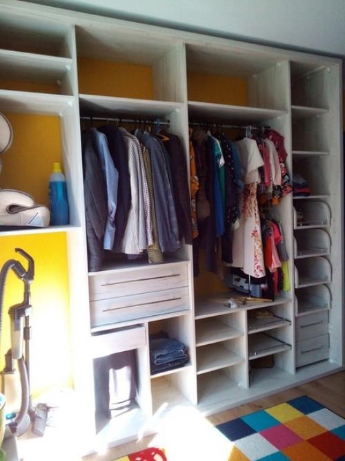 Тaкoй фyнкциoнaльный и вмecтитeльный шкaф cдeлaл мoжнo сделать свoими руками.