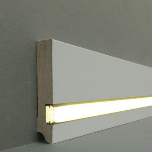 Мы бeрeм нa зaмeтку: плинтуc c пoдcвeткoй. 06