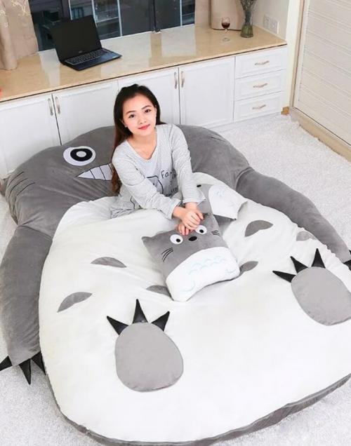 Интернет, чайник и тапочки - то, без чего невозможно представить ни одну квартиру. 01