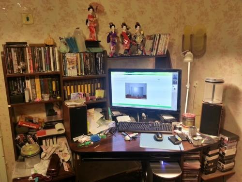 Подписчики поделились фотографами своих рабочих мест, а мы воспользовались возможностью и собрали подборку. 05