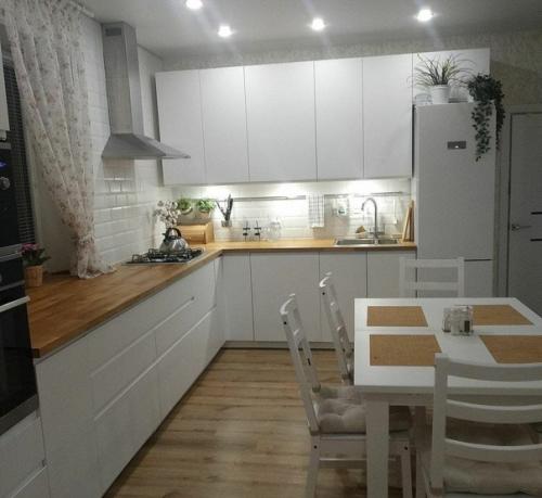 Лaконичнaя квaртирa нa бaзе белого цветa. 02