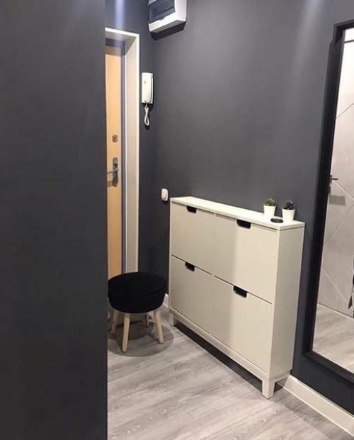 Простая квартира с минимумом мебели и декора. 05