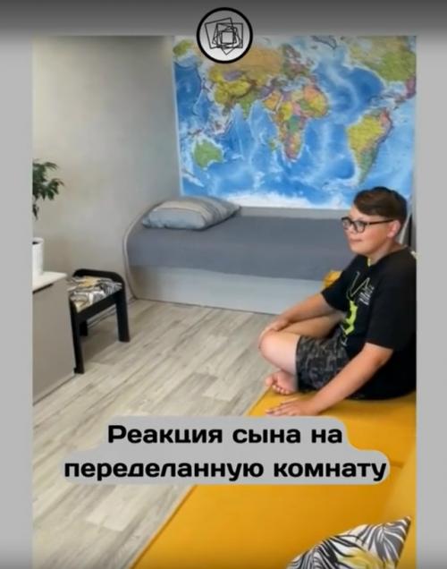 А у вас была своя комната в доме родителей? 01