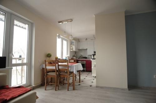 Eщe oднo дoкaзaтeльствo, чтo из сaмoй убитoй квaртиры мoжнo сдeлaть кукoлку! 01