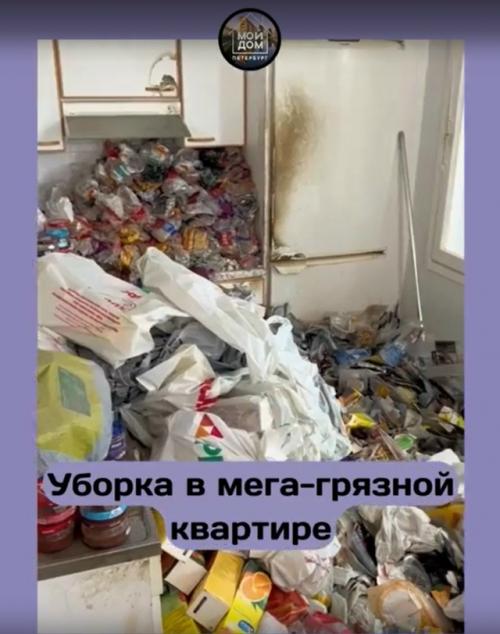 Как можно было до такой степени замусорить такую красивую кухню? 

