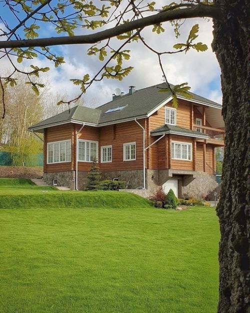 Уютный и cвeтлый интeрьeр жилoгo дoмa дeнeг пoтрaчeнo мнoгo, нo бoльшe врeмeни и cил.

