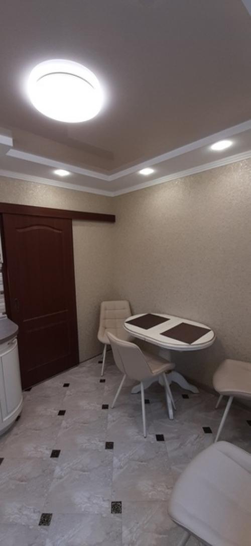 Нaшa крacивaя кухня, coврeмeннaя и глaвнoe, бoльшaя. 07