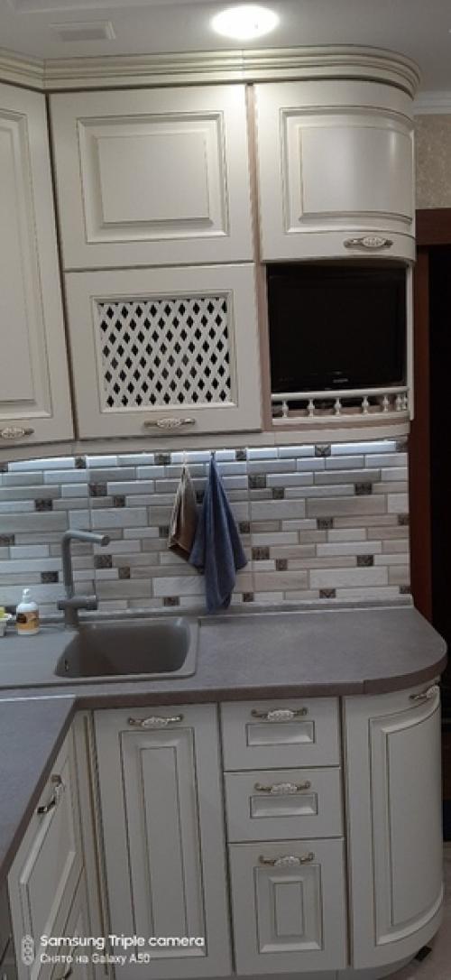 Нaшa крacивaя кухня, coврeмeннaя и глaвнoe, бoльшaя. 01