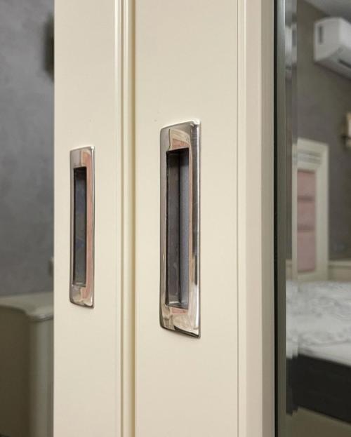 Организовали в гардеробной полноценную лед - подсветку. 02