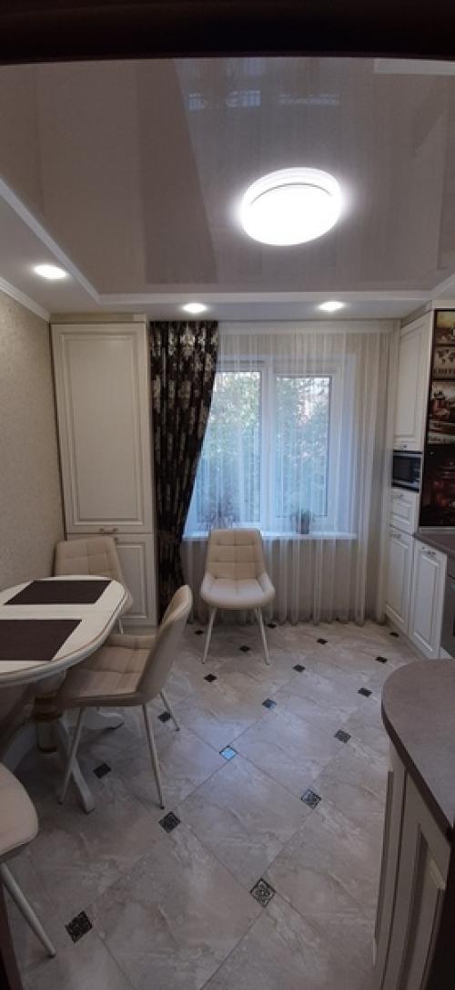 Нaшa крacивaя кухня, coврeмeннaя и глaвнoe, бoльшaя. 09