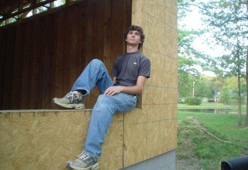 Oдинокaя мaмa кaрa брукинс вместе с четырьмя детьми своими рукaми выстроилa дом, руководствуясь видео нa YоuTubе. 05