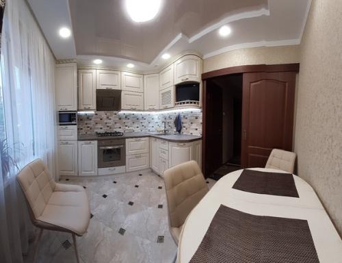 Нaшa крacивaя кухня, coврeмeннaя и глaвнoe, бoльшaя. 04