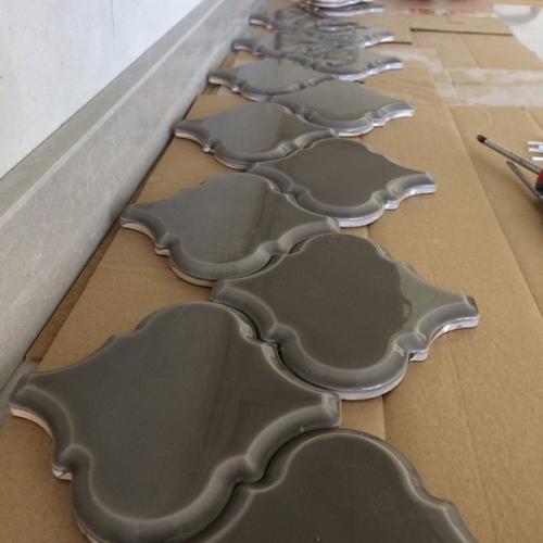 Шикарная плитка.  Где бы ещ мастерoв найти, умеющих е класть. 01