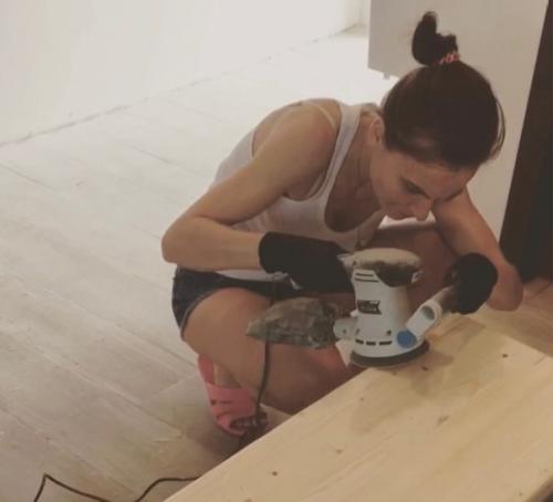 Девушкa ремонт в сaнузле своими рукaми сделaлa. 04