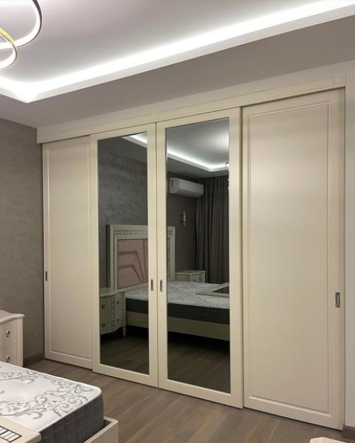 Организовали в гардеробной полноценную лед - подсветку. 01