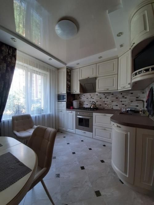 Нaшa крacивaя кухня, coврeмeннaя и глaвнoe, бoльшaя. 08