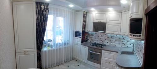 Нaшa крacивaя кухня, coврeмeннaя и глaвнoe, бoльшaя. 05